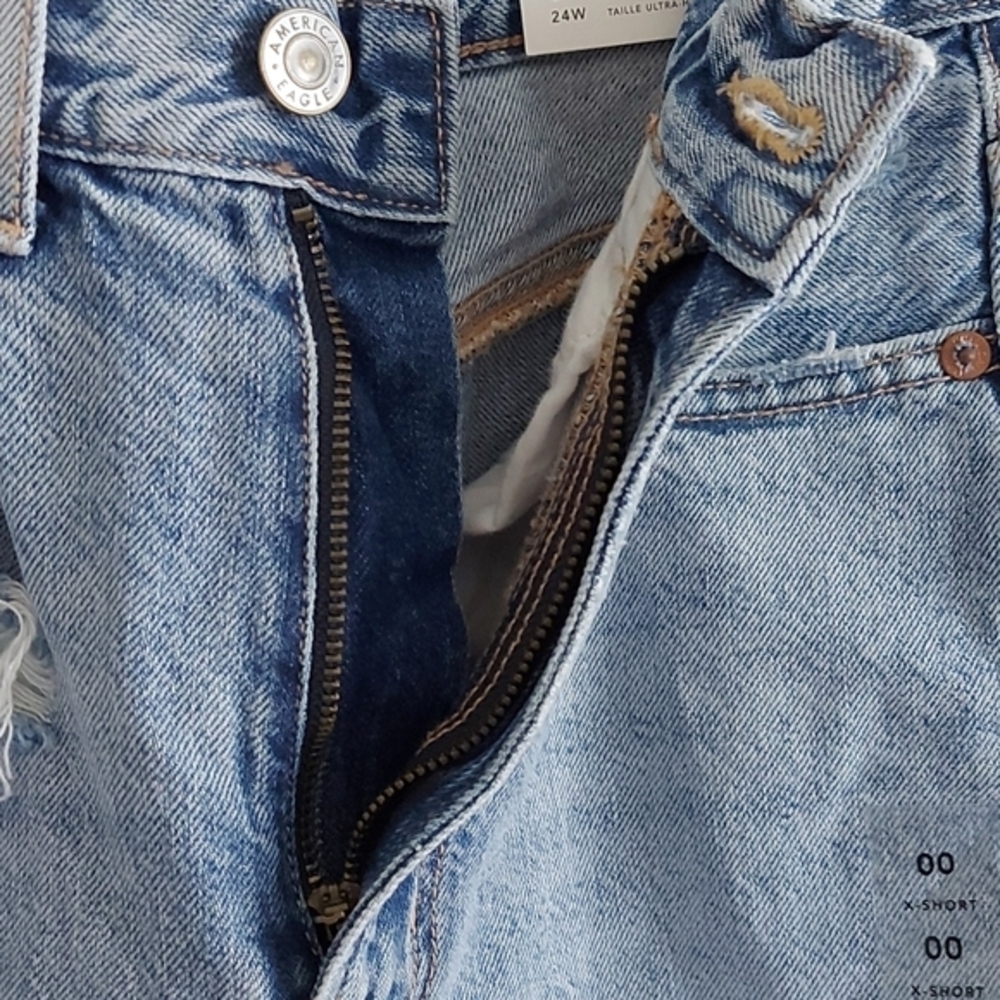 NWT American‎ Eagle Highest Rise Mom Jeans - Picture 5 of 9